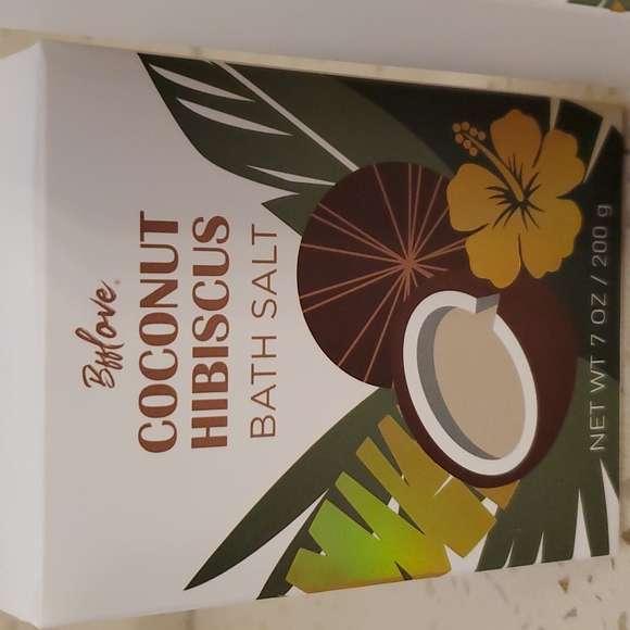 Coconut Hibiscus 🌺 Spa Lotion, Message Oil & Bath Salt Set - Picture 2 of 6